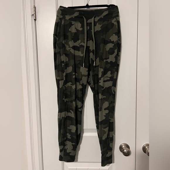 Lululemon Ready to Rulu High Rise  7/8 Joggers - Picture 2 of 5